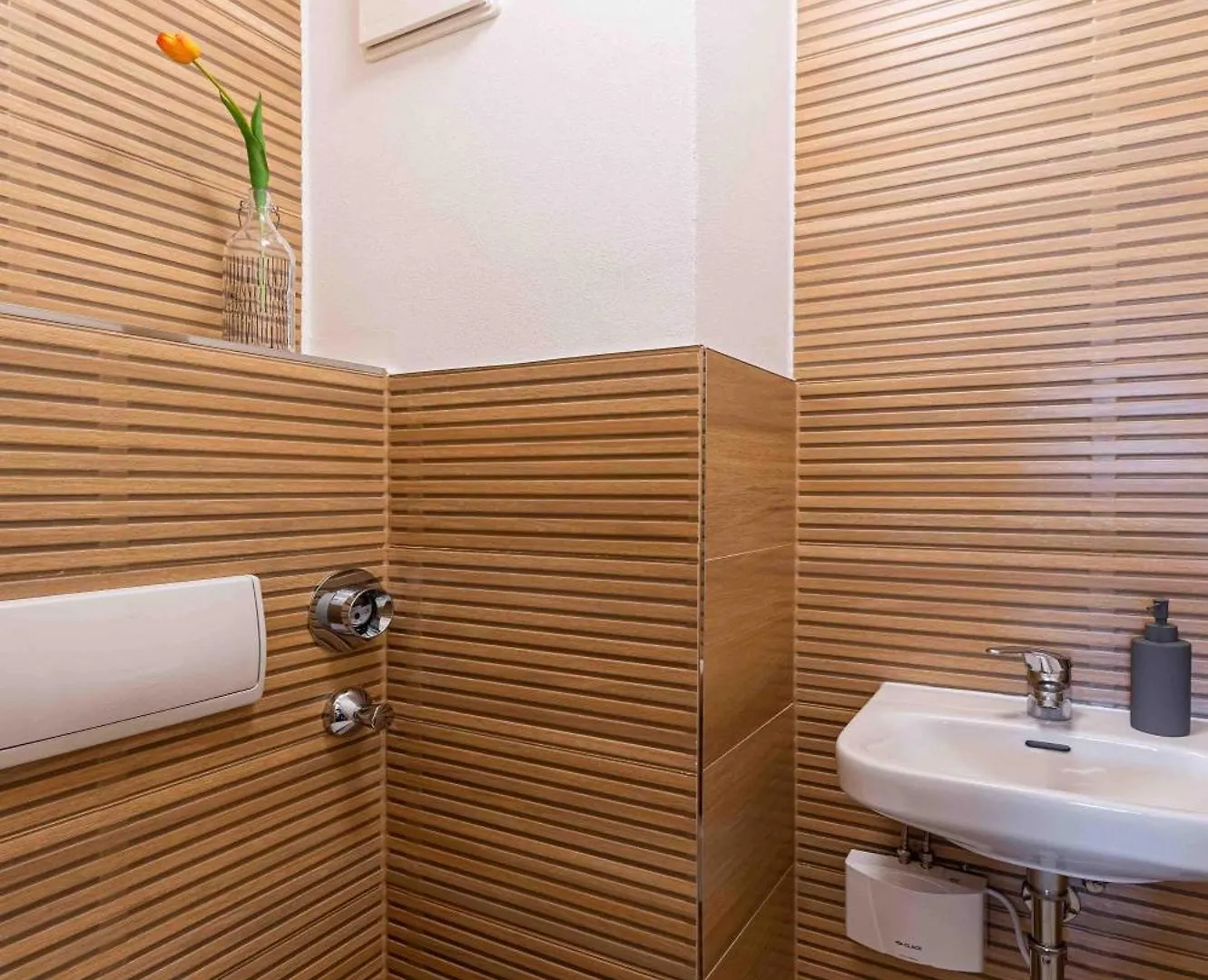 Modernes-Apartment-Elbkiez-Im-Herzen-Von-Dresden